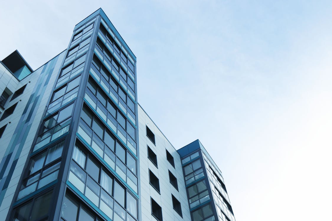 Read more about the article A Realtor’s Perspective: Does a New Roof Help Sell a House Faster?